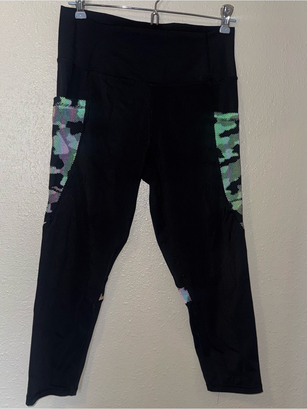 Women’s Zyia Brilliant Active High-Rise Cropped Pocketed Leggings | Size 12